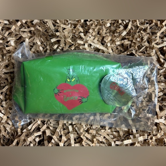 Makeup Revolution x The Grinch Mini
Cosmetics Bag - Picture 7 of 7